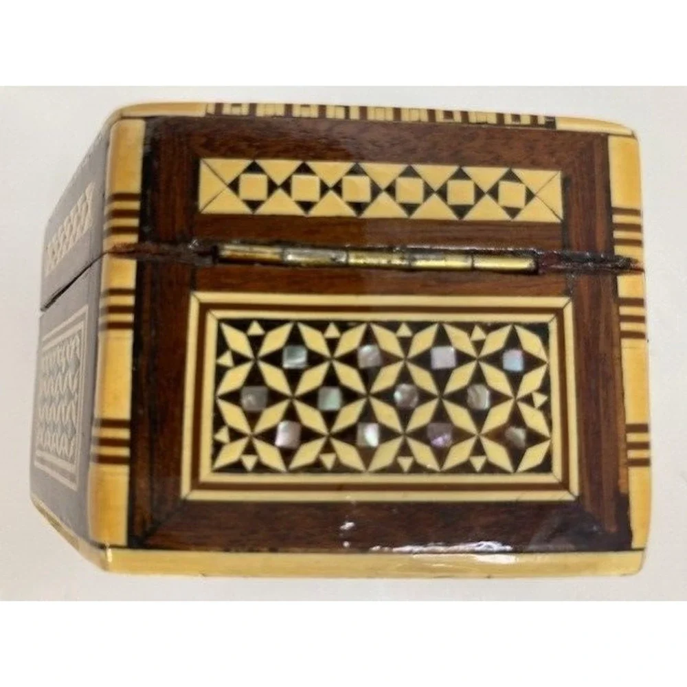 Vintage Egyptian Wood & Mother Pearl Inlay Trinket Box Lined Red Velvet  Hexagon - Picture 4 of 10